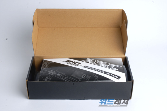 arc r10 2015 box_03.jpg