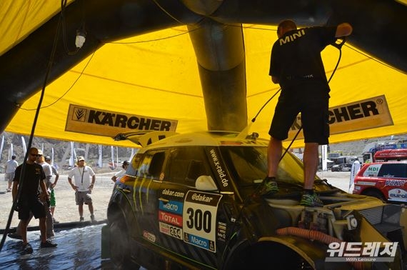 Karcher Dakar Rally Cleaning Center.jpg